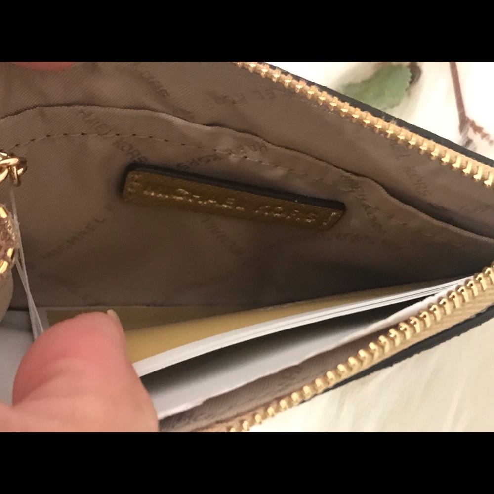 🌷Authentic MICHAEL KORS Gold Crossbody Set🌷 - Picture 8 of 8